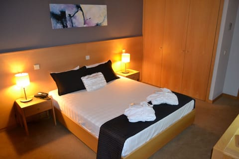 Minibar, in-room safe, desk, blackout drapes