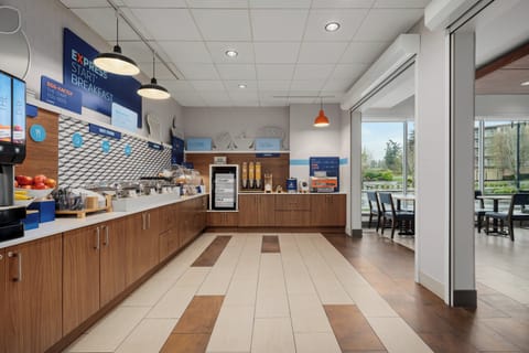 Free continental breakfast