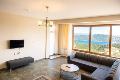 Family Studio, Balcony, Sea View | Living area