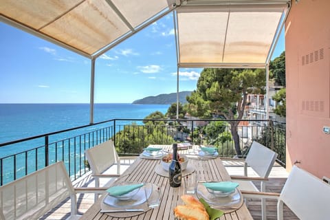 Standard Apartment, 1 Bedroom, 2 Bathrooms, Sea Facing (Il Faro Sul Mare - Total Sea View) | Outdoor dining