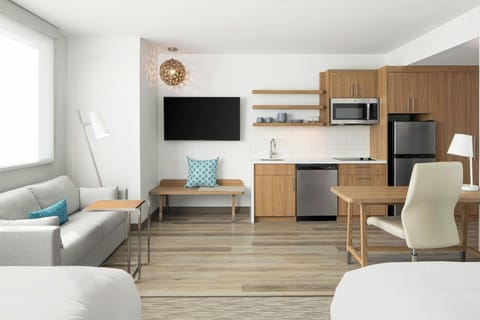 Studio, 2 Queen Beds | Living area