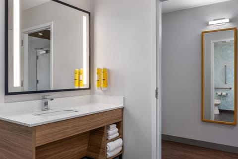 Room, 2 Queen Beds | Bathroom