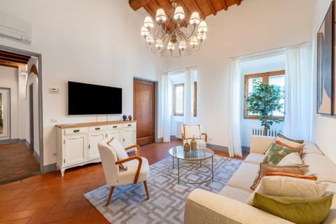 Apartment (2 Bedrooms) | Living area
