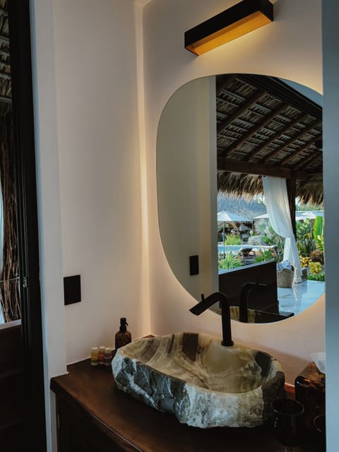 Deluxe Suite, Ocean View | In-room safe, desk, free WiFi