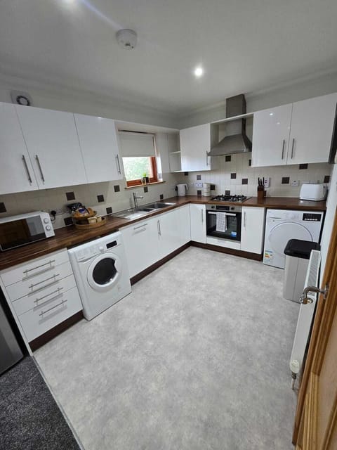 Comfort Apartment | Private kitchen | Full-size fridge, microwave, oven, stovetop