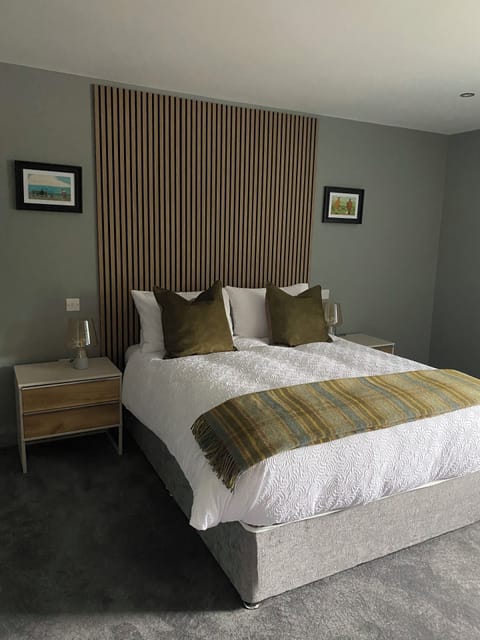 Deluxe Double Room | Desk, iron/ironing board, free WiFi