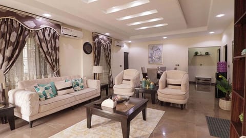 Junior Room, Balcony, City View | Living area