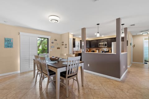 House, Multiple Beds (Pelican's Cove) | Dining