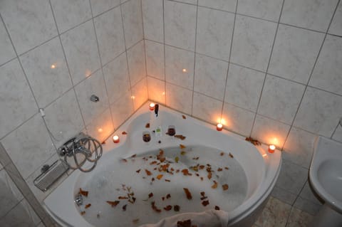 Junior Suite, Fireplace, Sea View | Desk, bed sheets