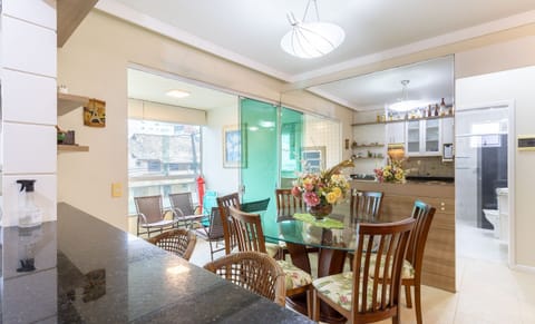 Basic Apartment | Dining