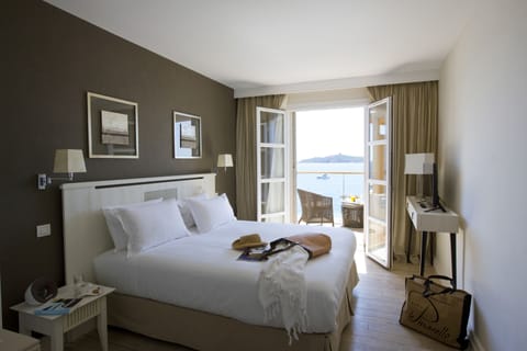 Standard Double Room, Beachside | Premium bedding, pillowtop beds, minibar, in-room safe
