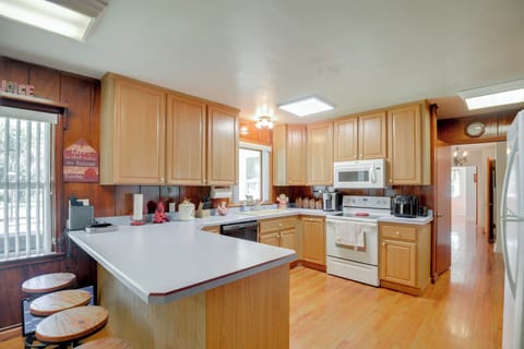 House (4 Bedrooms) | Interior