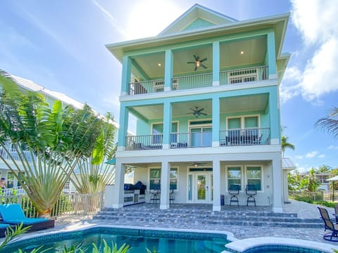 House, 5 Bedrooms | Pool