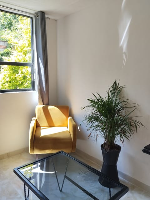 Comfort Room | Living area