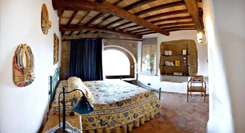 1 bedroom, premium bedding, blackout drapes, bed sheets