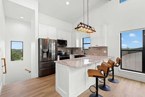 House, Multiple Beds, Hot Tub (337 Colt Valley) | Private kitchen