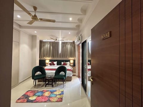Super Deluxe Room With Balcony 103 | Free WiFi