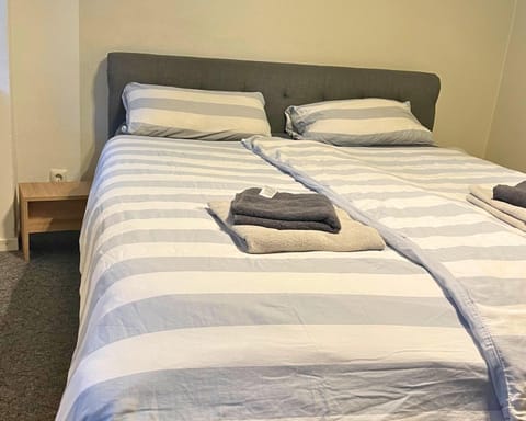 Apartment | Iron/ironing board