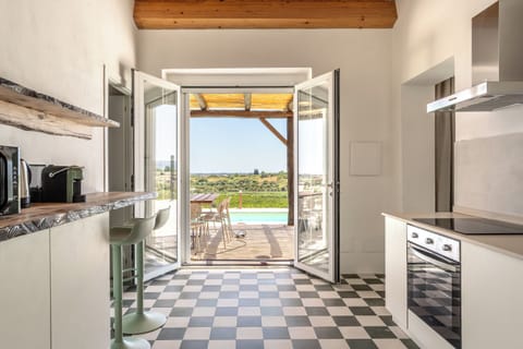 Classic Villa | Private kitchen | Fridge, microwave, oven, stovetop