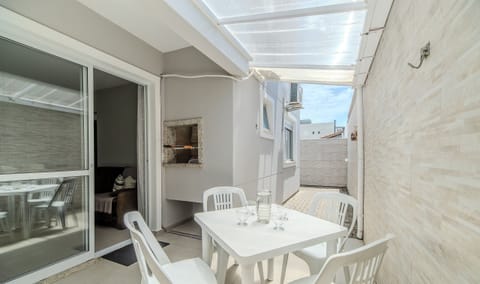 Basic Apartment | Outdoor dining
