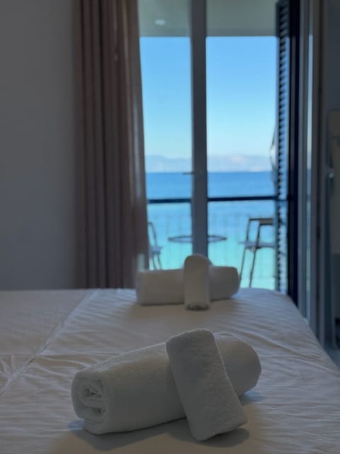 Double Room, Balcony, Sea View | Desk, free WiFi