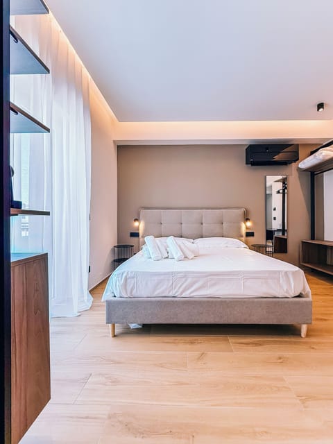 Deluxe Double Room | In-room safe, desk, iron/ironing board, free WiFi