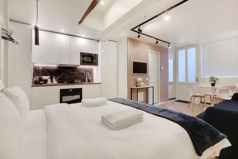 House | Laptop workspace, iron/ironing board, bed sheets