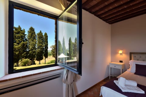 Deluxe Room | Desk, blackout drapes, free WiFi, bed sheets