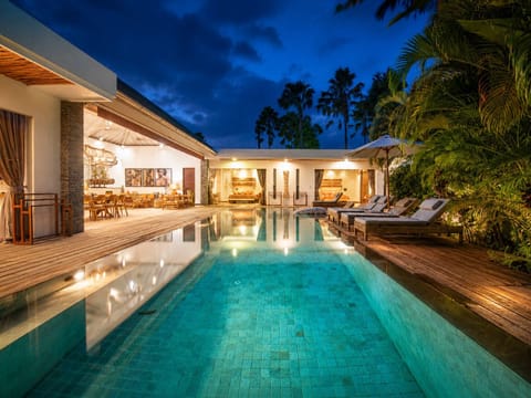 Villa (5 Bedrooms) | Exterior