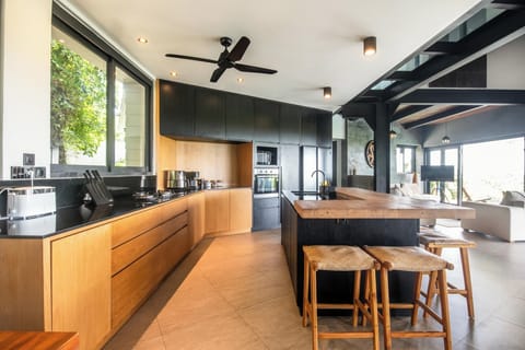 Villa (6 Bedrooms) | Exterior