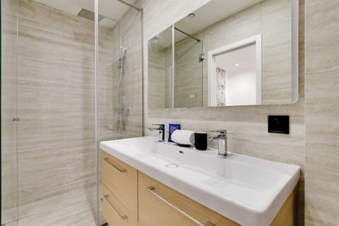 Apartment | Bathroom