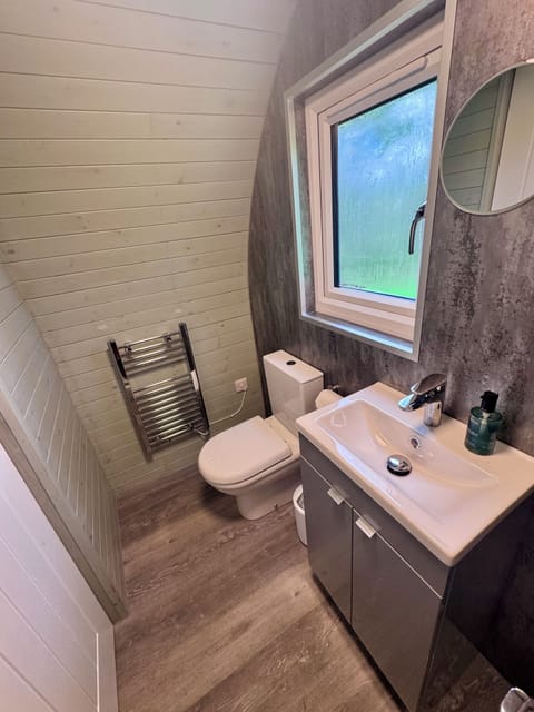 Shower, hair dryer, bathrobes, slippers