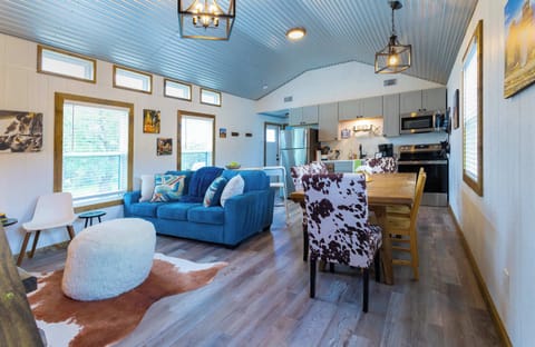 Cabin, Multiple Beds, Kitchen, Garden View (Shady Grove) | Interior
