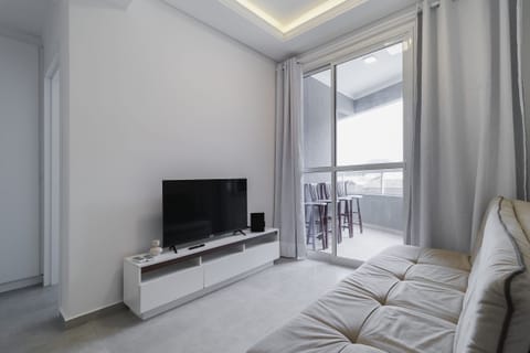 Basic Apartment | Living area | TV