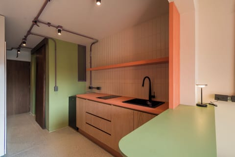 Executive Studio Suite, Garden View | Private kitchen | Shared fridge, microwave