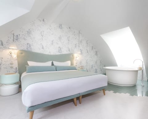 Suite | Premium bedding, pillowtop beds, minibar, in-room safe