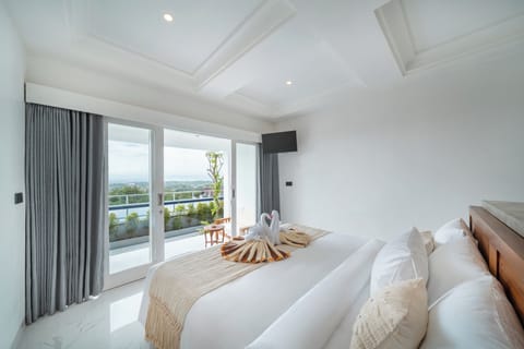 Select Comfort beds, minibar, desk, laptop workspace