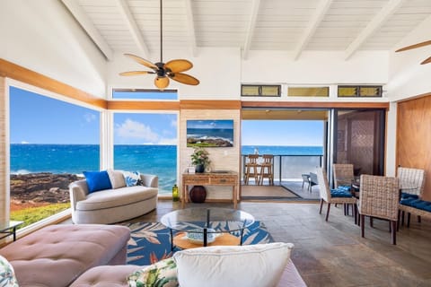 Condo, 2 Bedrooms | Living area