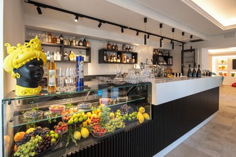 2 bars/lounges, poolside bar
