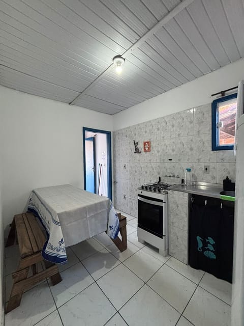 Comfort House, Balcony, Courtyard View | Private kitchen | Microwave, oven, stovetop, cookware/dishes/utensils