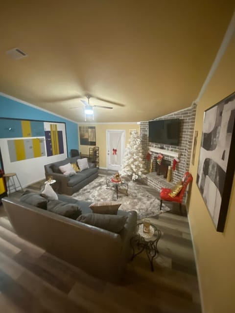 Deluxe House, Private Bathroom | Lounge