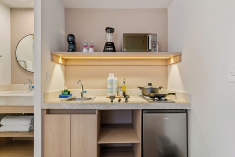 Premium Studio Suite | Private kitchen | Mini-fridge, microwave, stovetop, dishwasher