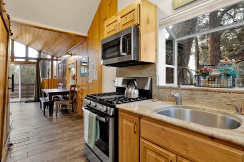 Cabin, Multiple Beds, Pool Access, Mountain View (VC178) | Private kitchen | Coffee/tea maker