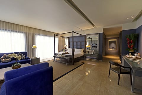 Executive Suite (Master Suite Uluwatu) | Premium bedding, minibar, in-room safe, desk