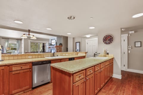 Villa, 3 Bedrooms | Private kitchen | Fridge, oven, coffee/tea maker