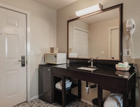 Room, 1 King Bed, Non Smoking (With Water View) | Desk, free WiFi, bed sheets, alarm clocks