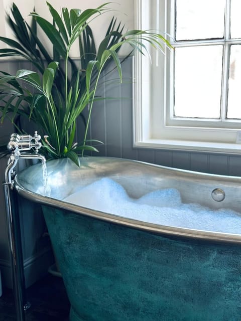 Superior Double Room | Bathroom