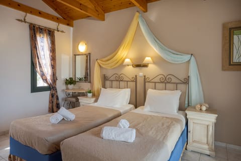 Studio (for 2) | Iron/ironing board, free cribs/infant beds, free WiFi, bed sheets