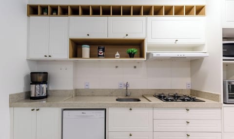 Basic Apartment | Private kitchen | Cookware/dishes/utensils