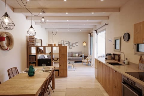 40-inch flat-screen TV with digital channels